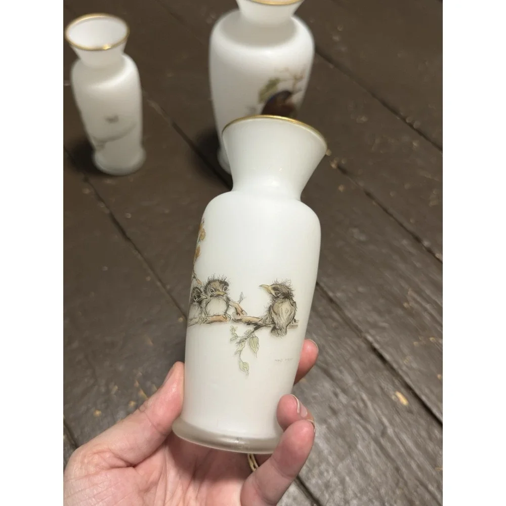 Enesco Vintage Porcelain Bud Vase White w/ Colorful Bird Design Set of 3‎ Japan